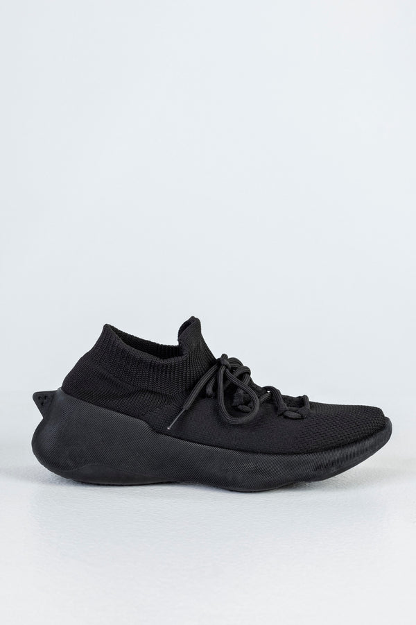 Knitted sneakers with laces