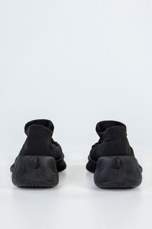 Knitted sneakers with laces