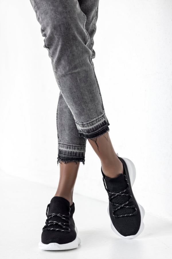 Knitted sneakers with laces