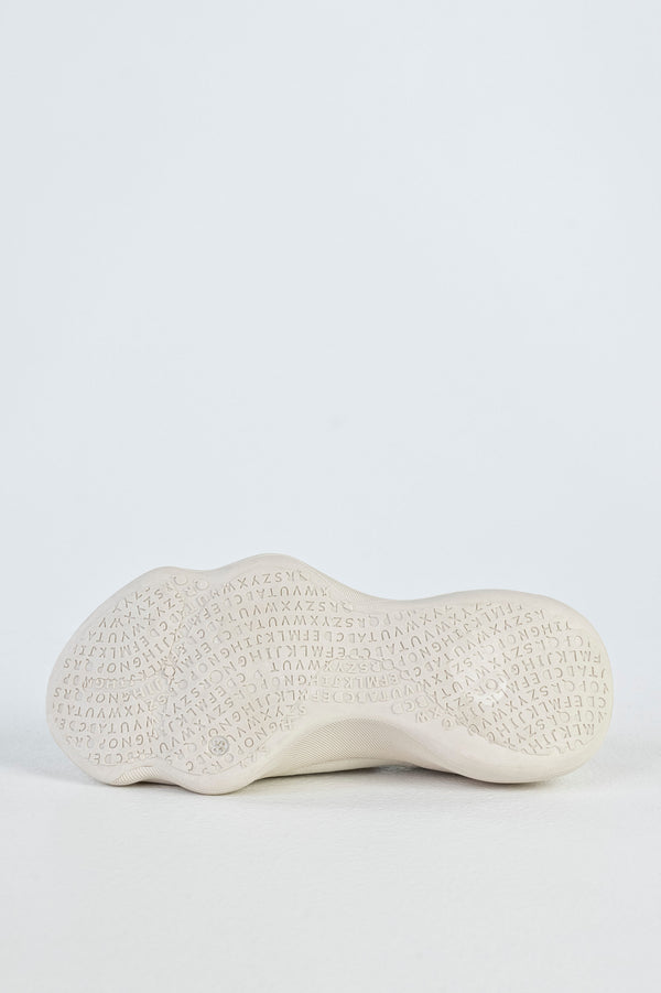 Knitted sneakers with laces