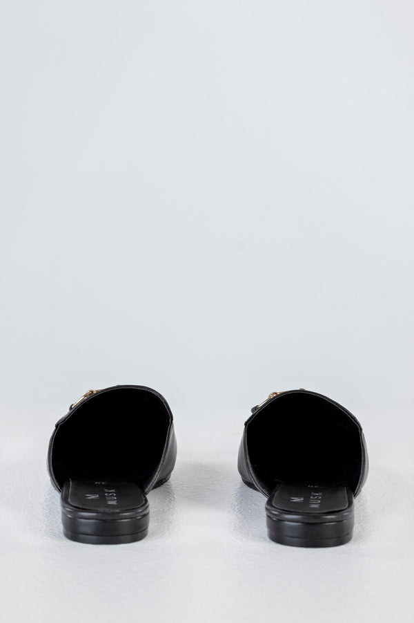 Flat mules with chain