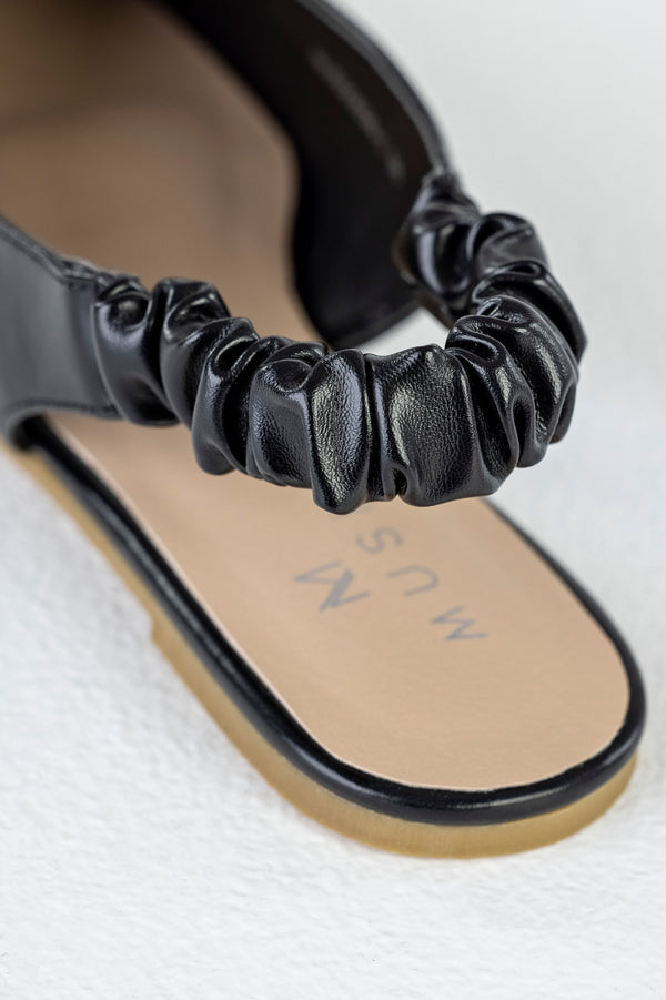 Slingback, pointed toe shoes