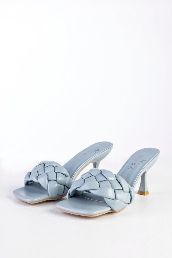 Sandales à talons rembourrées tressées