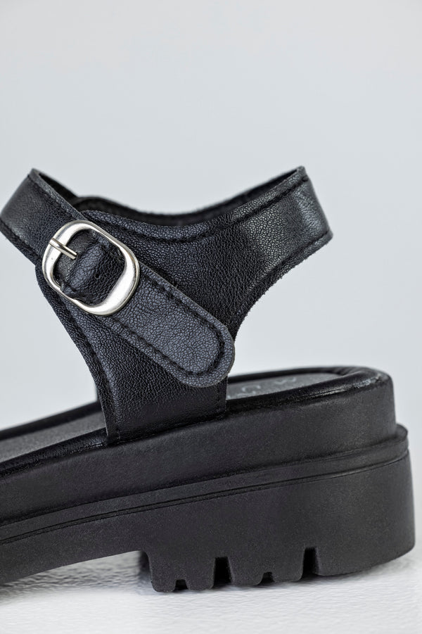 Flatform sandals with buckle