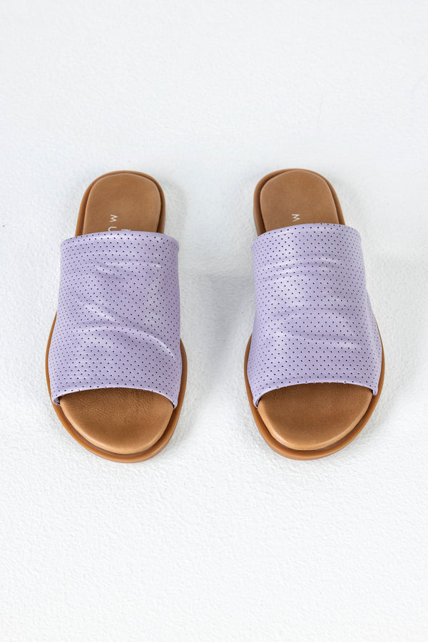 Leather flat sandals