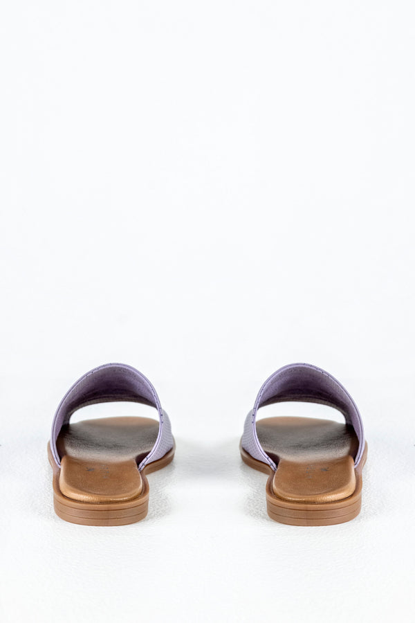 Leather flat sandals