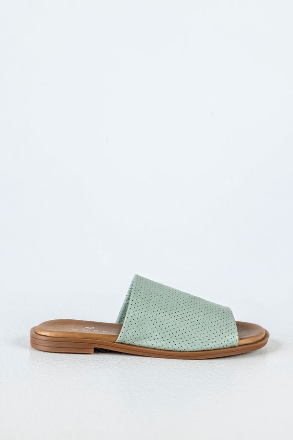 Leather flat sandals