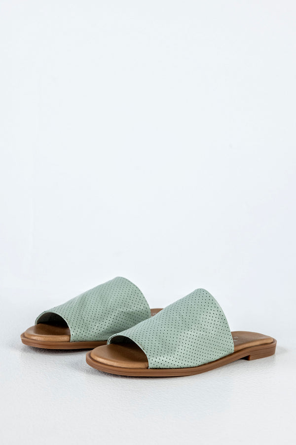 Leather flat sandals