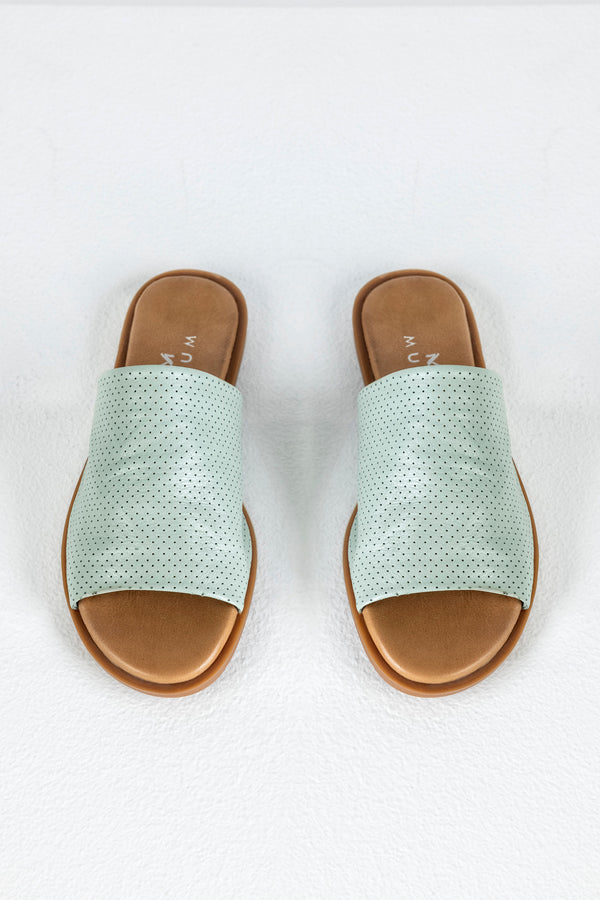 Leather flat sandals