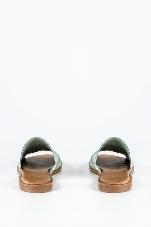 Leather flat sandals