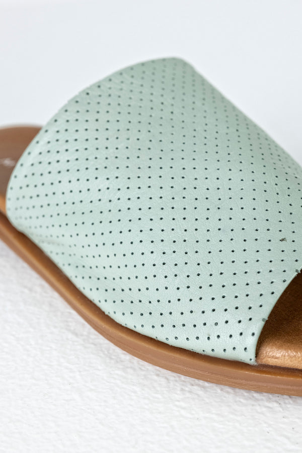 Leather flat sandals