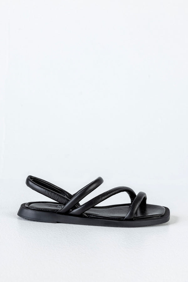 Leather strappy flat sandals