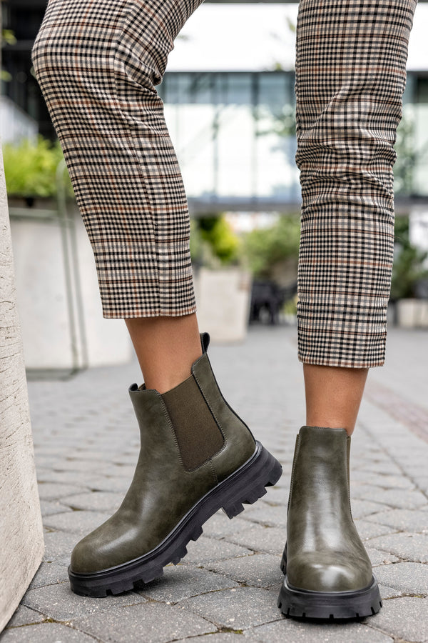 Leather chelsea boots