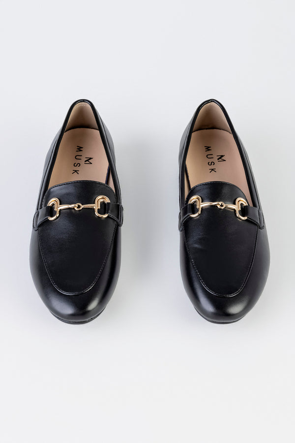 Loafers with buckle
