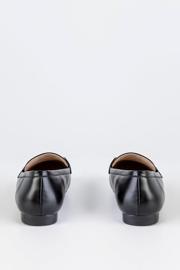 Loafers with buckle