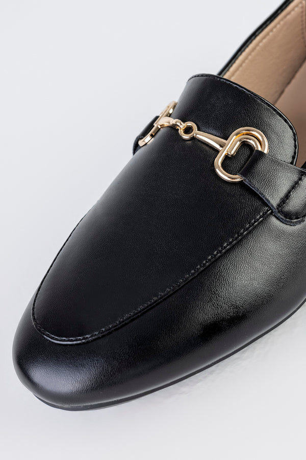 Loafers with buckle