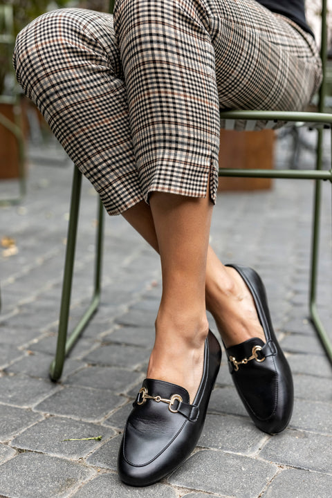 Loafers with buckle