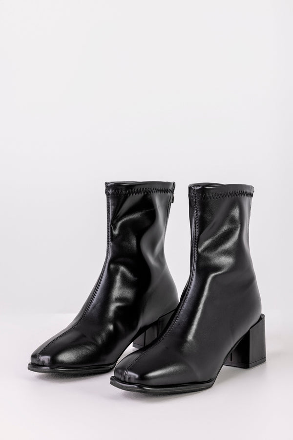 Zip back fastening boots
