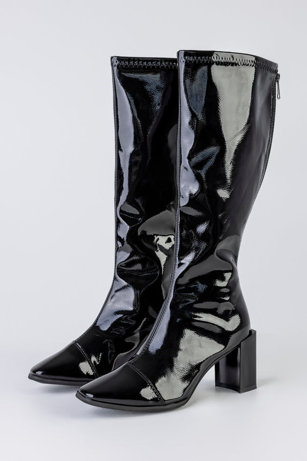 Zip back fastening boots