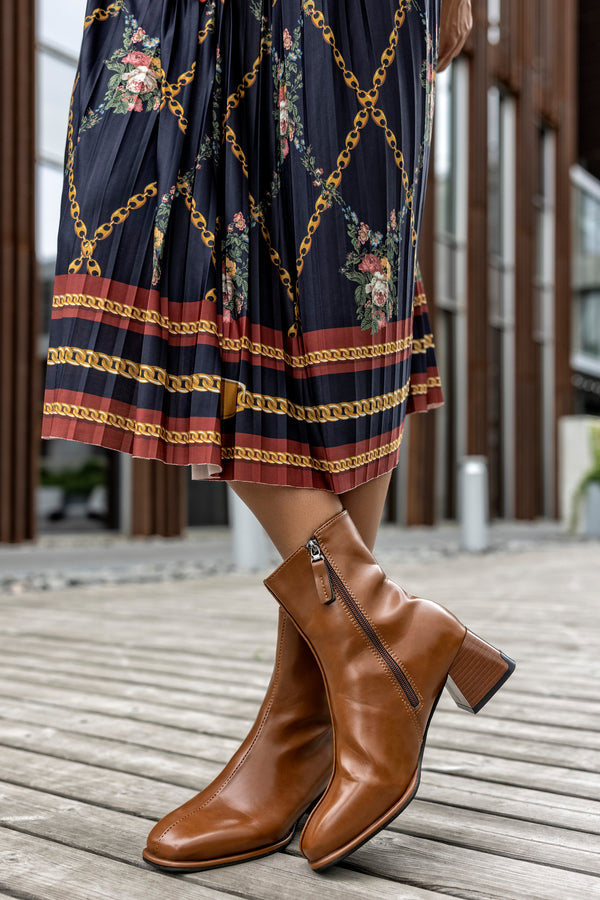 Zip-side fastening boots