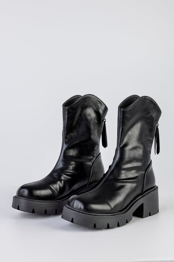 Zip back fastening boots
