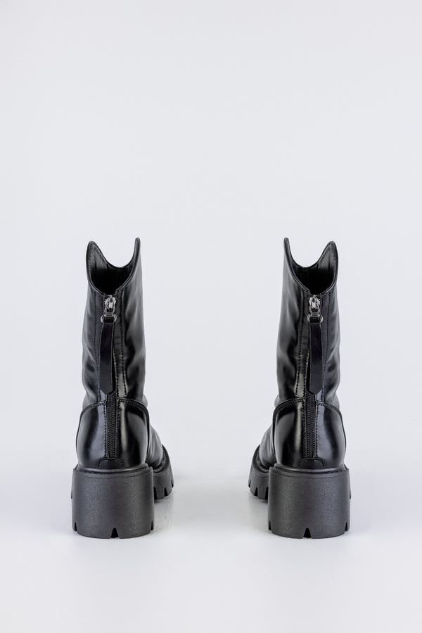 Zip back fastening boots