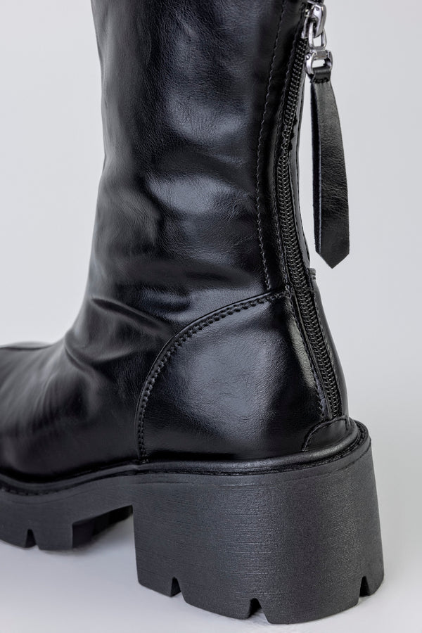 Zip back fastening boots