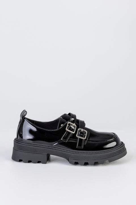 Chunky-sole shoes with buckles