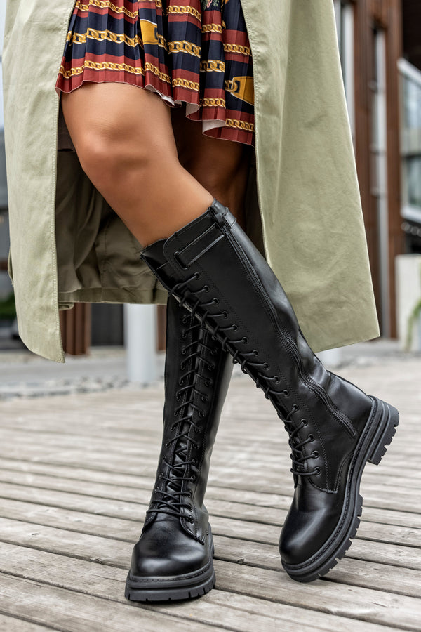 Lace-up long boots