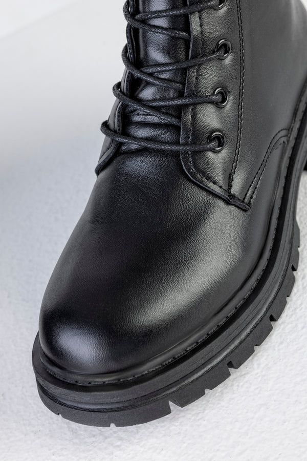 Lace-up long boots