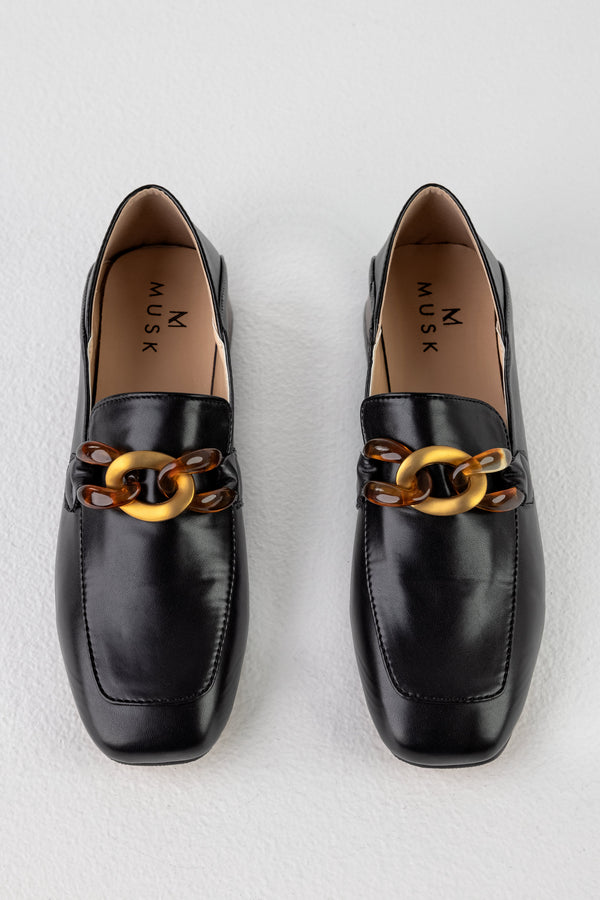 Heeled loafers with chain