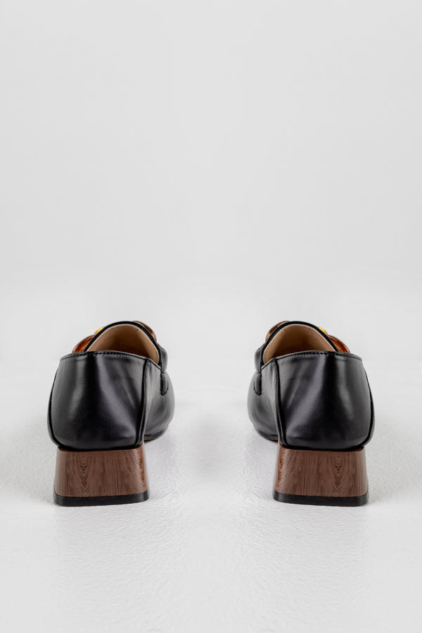 Heeled loafers with chain
