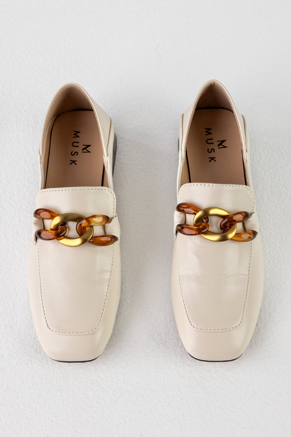 Heeled loafers with chain