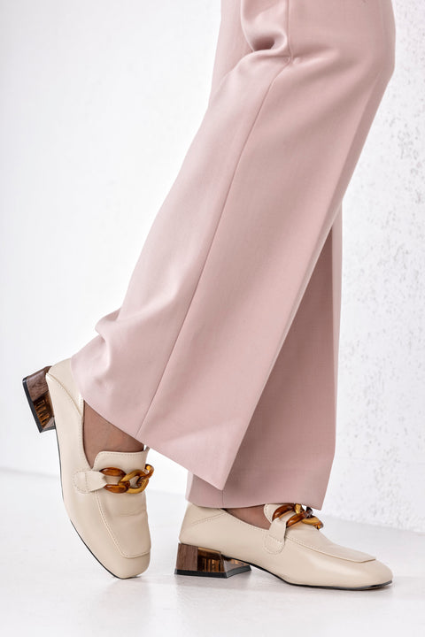 Heeled loafers with chain