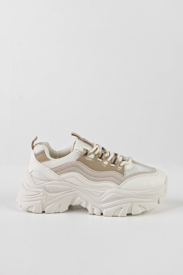 Lace-up fastening sneakers