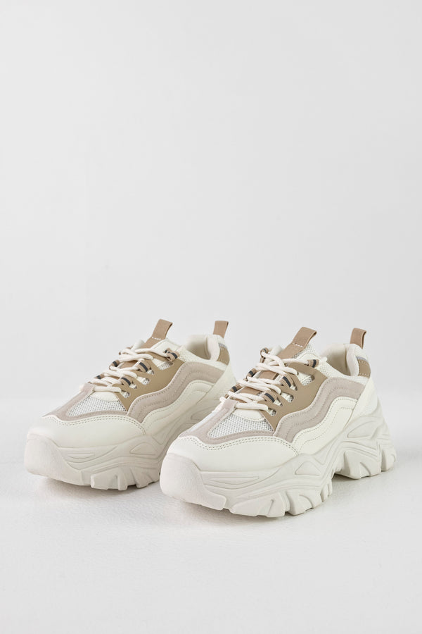 Lace-up fastening sneakers