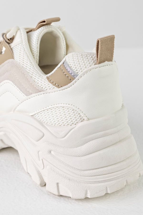Lace-up fastening sneakers