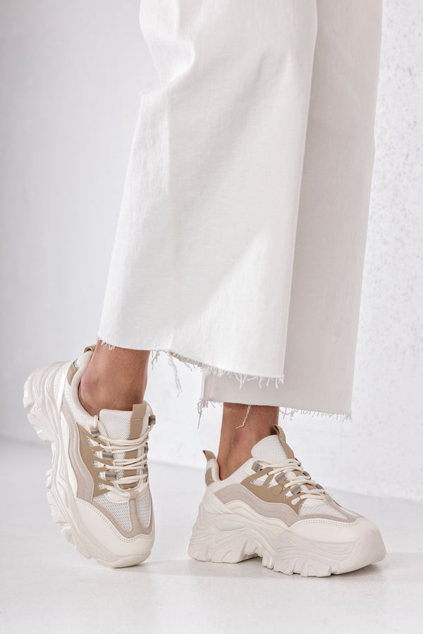 Lace-up fastening sneakers