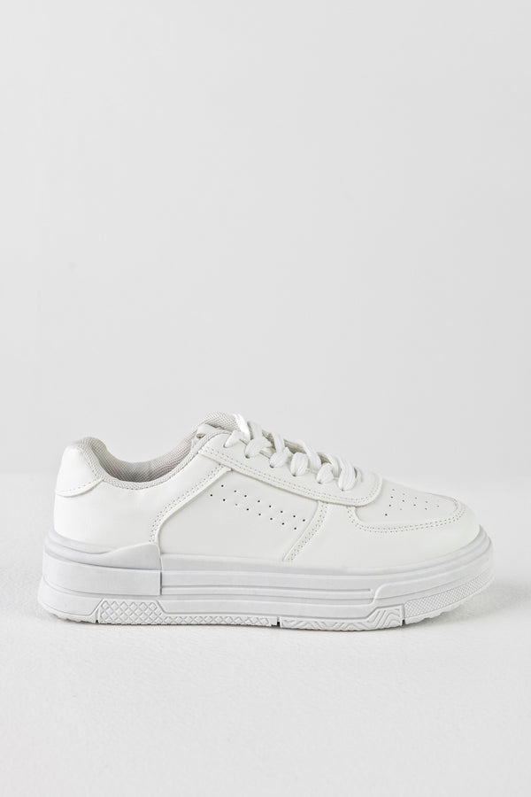 Lace-up fastening sneakers