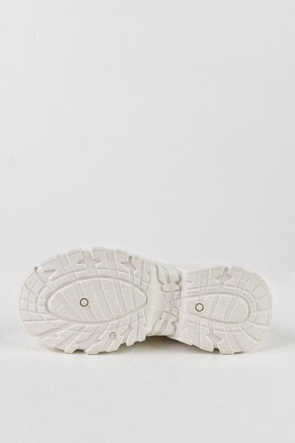 Lace-up fastening sneakers