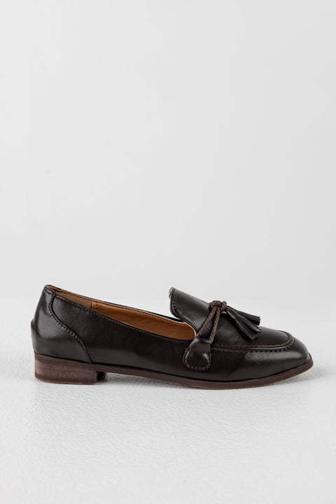 Loafers with tassels