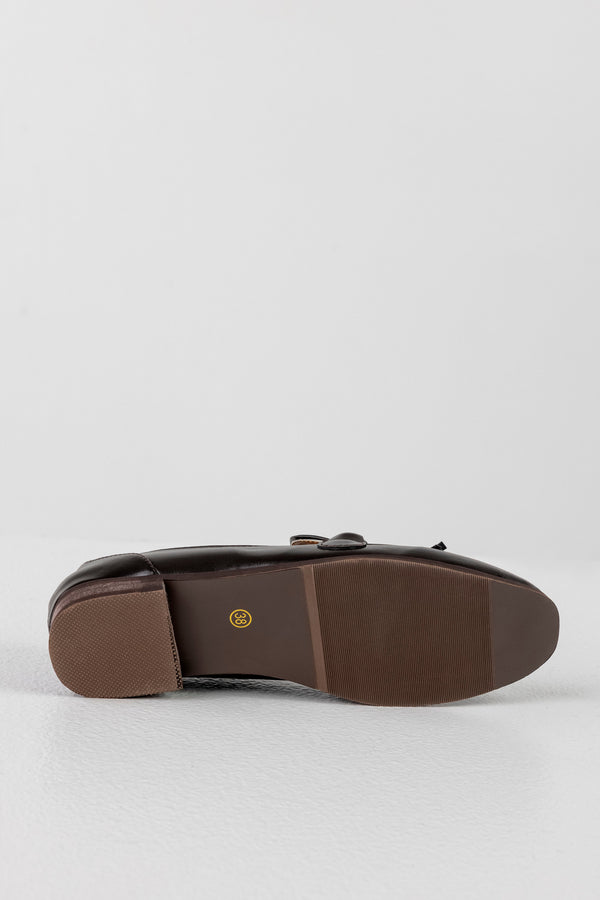 Loafers with tassels