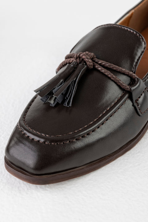 Loafers with tassels