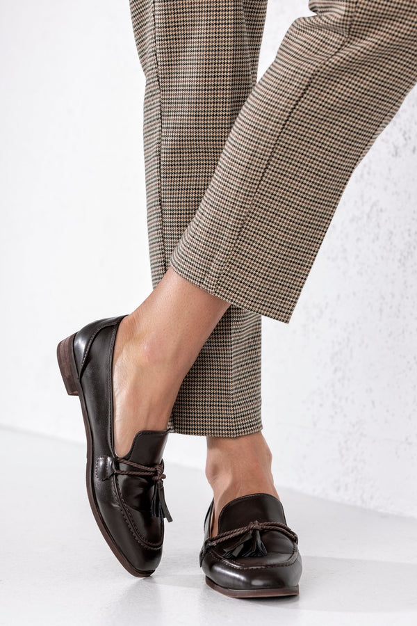 Loafers with tassels
