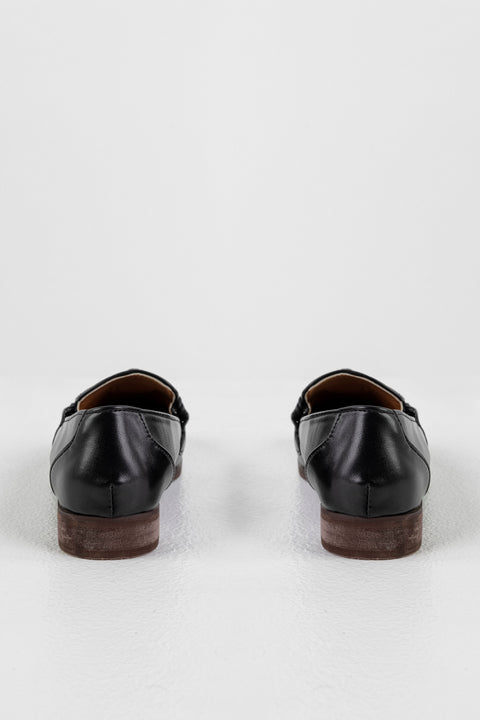 Loafers with tassels