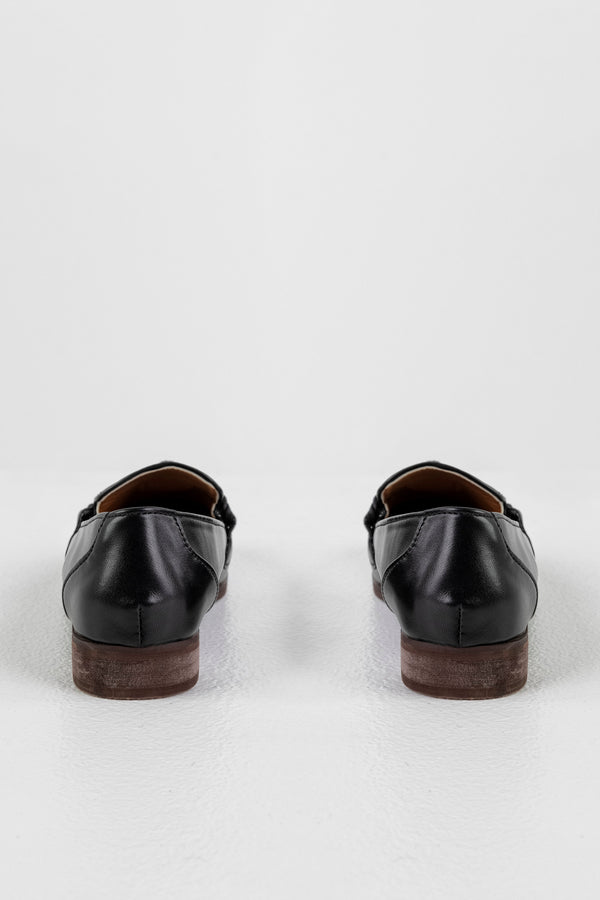 Loafers with tassels