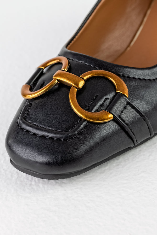 Heeled loafers with chain