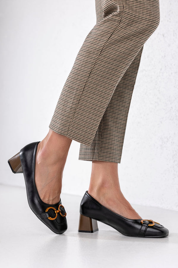 Heeled loafers with chain