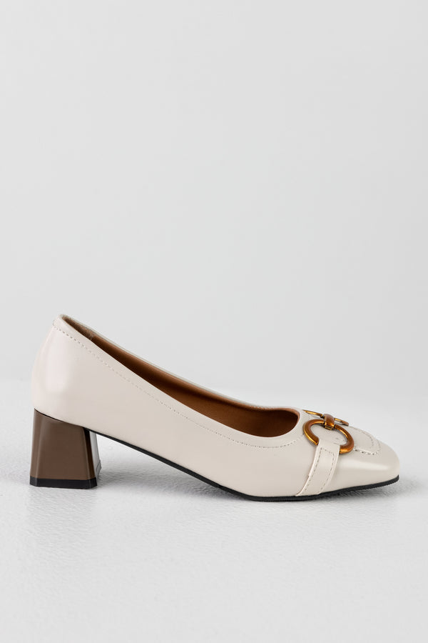 Heeled loafers with chain