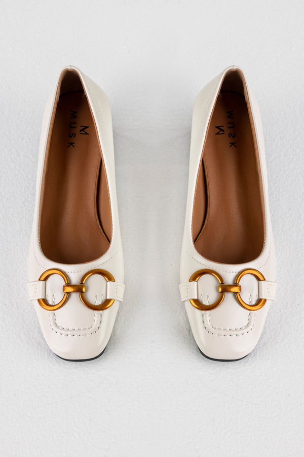Heeled loafers with chain